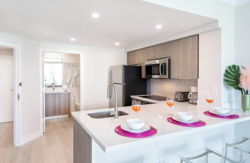 Coconut Grove Apartment | Bay View Studio w/Balcony & 8th-Floor Pool