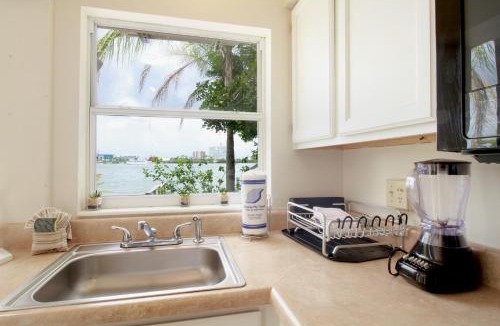 Clearwater Beach Apartment | Bay Watch #1 - Weekly Beach Rental