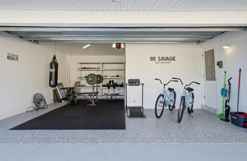 Bay Crest Park House | Baycrest Waterfront Pool Dock Gym Bikes