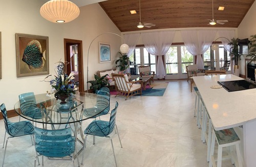 Cape Breezes House | Bayfront 6 bedr 4 baths sleeps 13 porches dock ocean 5 min walk