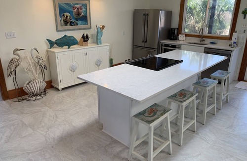Cape Breezes House | Bayfront 6 bedr 4 baths sleeps 13 porches dock ocean 5 min walk