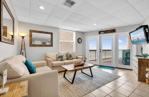 South Padre Island Villa | Bayfront Condo With Water View & Boat Slips!