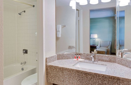 Doctors Inlet Hotel | Baymont by Wyndham Jacksonville Orange Park