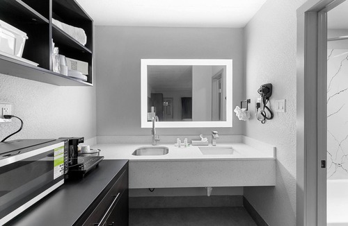 San Antonio Hotel | Baymont by Wyndham San Antonio Near Lackland AFB