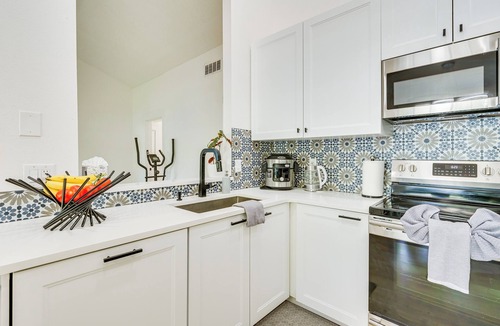 Lake St. George House | BBQ Ready Retreat w/Pool Access in Palm Harbor