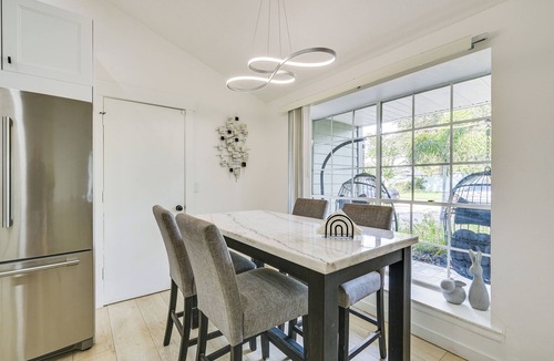 Lake St. George House | BBQ Ready Retreat w/Pool Access in Palm Harbor