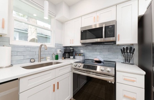 Neptune Beach House | Be A Nomad | 2BR Upper Unit | 2 Blocks to Neptune Beach