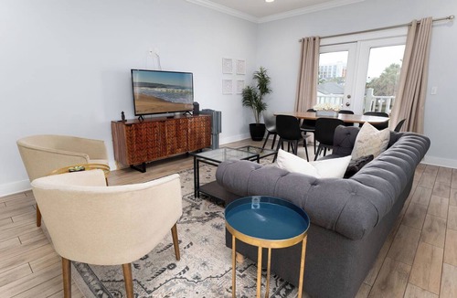 Jacksonville Beach House | Be A Nomad | 3BR Townhouse 1 Block Jacksonville Beach Sleeps 7