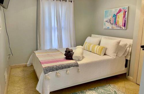 Jacksonville Beach Apartment | Be A Nomad - 5BR Beach House - Ocean Views - Sleeps 10 - Jax Beach
