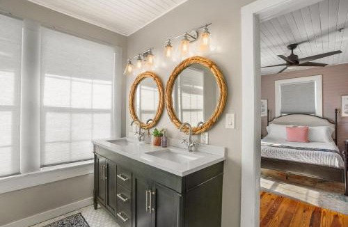 Jacksonville Beach Apartment | Be A Nomad - Historic 6BR Cottage Steps to Jacksonville Beach Sleeps 12