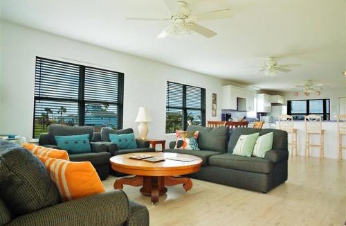 Galveston House | Beach Access! Group-Friendly Galveston Retreat