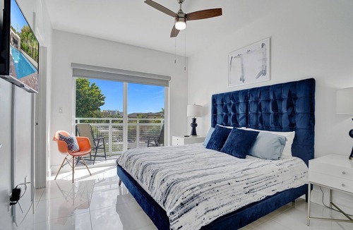 Pompano Beach House | BEACH ACCESS MODERN TOWNHOUSE! Pool, Spa and Gym!