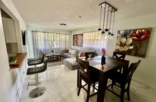Royal Poinciana House | Beach and Downtown Hollywood