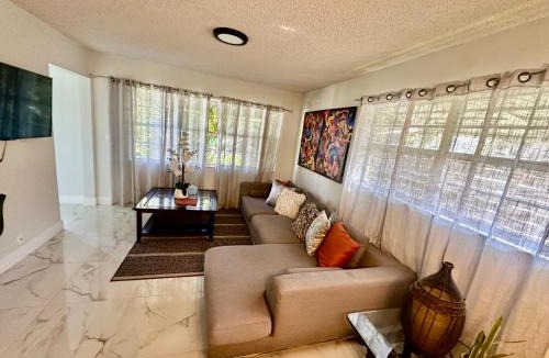 Royal Poinciana House | Beach and Downtown Hollywood