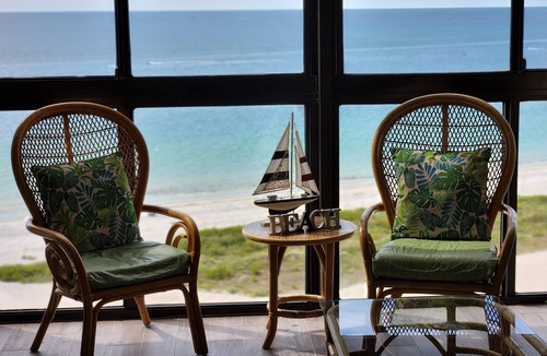 Sand Key Condo | BEACH BALCONY POOL HOT TUB GRILL TENNIS PICKLEBALL Wifi W/D 2 WEEK MIN Jul 23-
