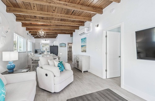 Indian Shores Cottage | Beach Bliss 3-Bd Beach Cottage w- Pool & Direct Beach Access in Indian Shores FL