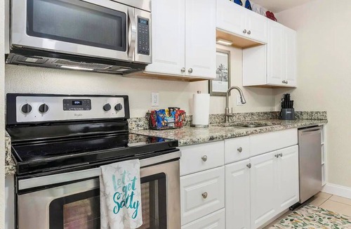 East Naples House | Beach Bliss: Heated Pool, 2.7Miles to Beach, Free Parking 🌊🌴 #RelaxationAwaits