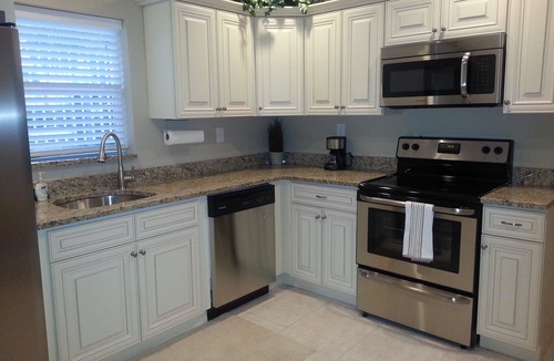 Pompano Beach Villa | Beach block Beauty, 500FT to the beach with chip and putt, Clean and quite.