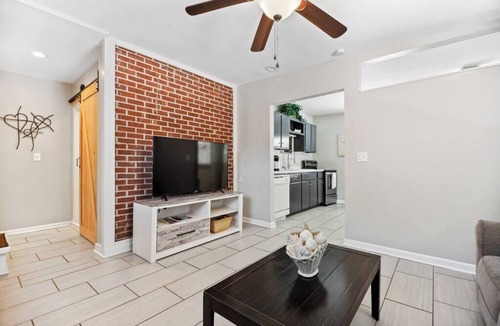 Saint Simons Island Apartment | Beach Cottage -optional BIKES - Walk 2 Shops & Fun