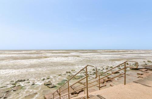 Galveston House | Beach Days, Family Fun! Resort-Style Galveston Gem