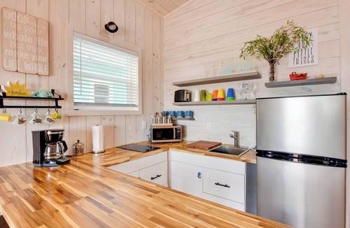 Carrabelle Cottage | Beach & Dock Access: Lanark Village Escape!