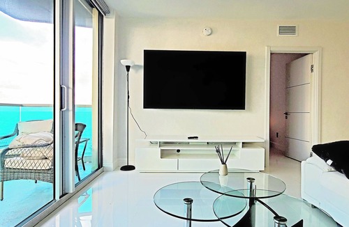 Hollywood South Central Beach Apartment | BEACH FRONT LUXURY MODERN 3BEDROOM/2BATH CONDO