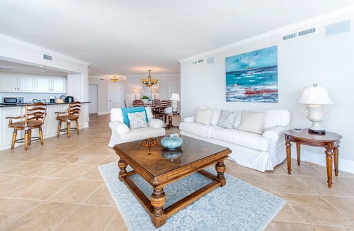 Holiday Isle Condo | 🌊Beach Front Pool~Walk2Beach and Jetties~Gulf & Harbor Views~3BR East Pass 605