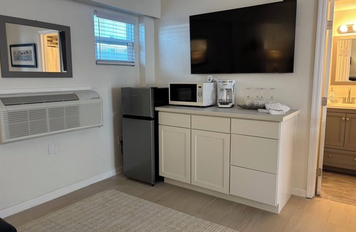 Indian Rocks Beach House | Beach Front Cozy Bungalow just 20 steps from the beach
