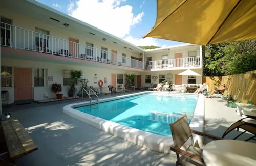 Deerfield Beach Apartment | Beach Haven 1 BD + Florida Room steps from Ocean