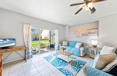 Miramar Beach House | Beach House 5min walk to beach, pool, yard, close to shops and activities