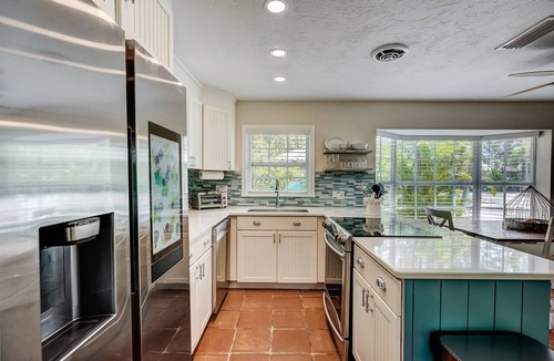 Ilexhurst Condo | Beach Lovers’ Pick: Ground-Floor 3-Bedroom, Patio & Pets