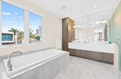 Dolphin Isles House | Beach next door Las Olas only 10 min away
