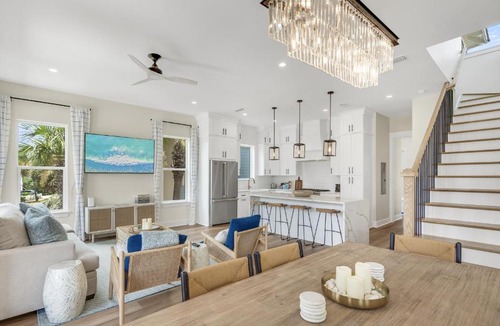 Holiday Isle House | Beach Paradise Manor At Destin Pointe Resort