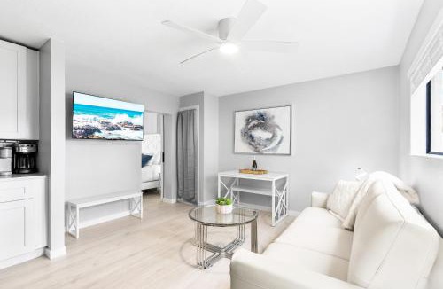 Siesta Key Village House | Beach Rd, 300ft to Beach Access & 500ft to Siesta Key Village, 1bdr