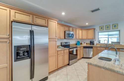 Jacksonville Beach House | Beach Retreat in Jacksonville: Pet/Family-Friendly