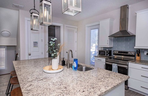 Jacksonville Beach House | Beach Retreat Complex w/Pool - Sleeps 25!