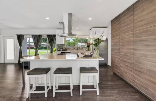 The Cove House | Beach Retreat, Heated Pool, Hot Tub, BBQ, Mini Golf