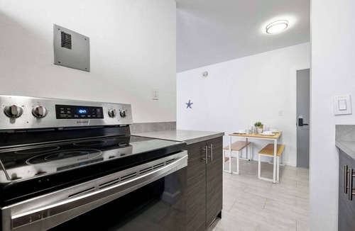 North Beach Apartment | Beach Retreat Modern Sunny Studio | Steps to Sand