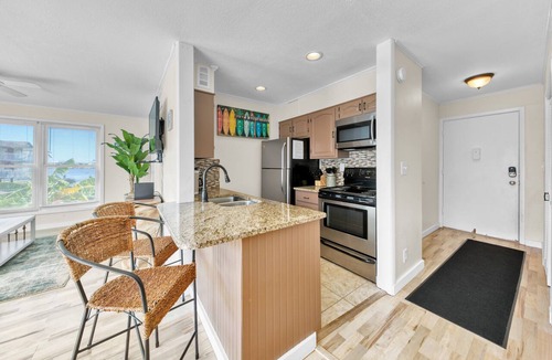Holiday Isle Condo | Beach Service Included-Pet-friendly, Walk to Beach! Sandpiper Cove 1025!
