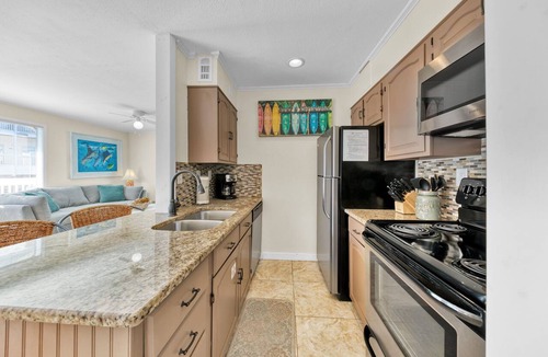Holiday Isle Condo | Beach Service Included-Pet-friendly, Walk to Beach! Sandpiper Cove 1025!