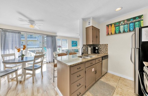 Holiday Isle Condo | Beach Service Included-Pet-friendly, Walk to Beach! Sandpiper Cove 1025!
