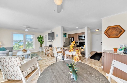 Holiday Isle Condo | Beach Service Included-Pet-friendly, Walk to Beach! Sandpiper Cove 1025!