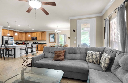 Villages of Crystal Beach House | Beach Shuttle-FAB Lagoon Pool-2 Kings👑-4BR Sandsational Memories