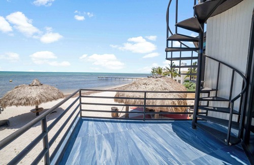Long Beach Estates Apartment | Beach View Room Dormitory Room Barnacle Resort