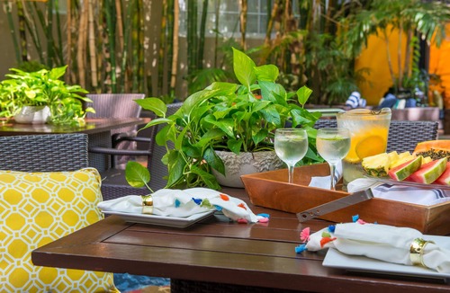 City Center House | Beach Weekend! 3 Convenient Units, Happy Hour, Bar