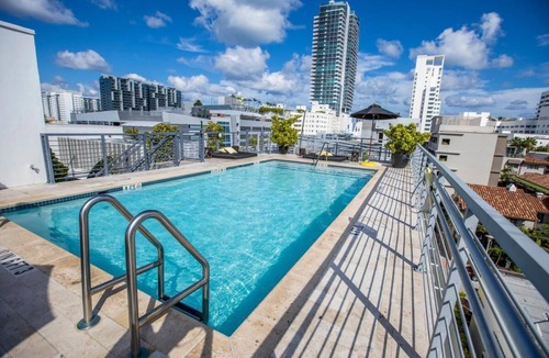 City Center House | Beach Weekend! 3 Convenient Units, Happy Hour, Bar