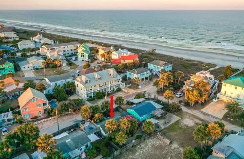 Vilano Beach House | Beachcomber Oasis l 1930s Cottage l 1 min to Beach