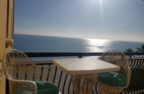 Hollywood Lakes Condo | Beachfront 2BR w/Balcony, Pool, Free Parking, Prime Location