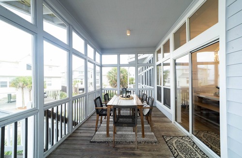 Gulf Trace House | Beachfront 4 Br Includes Jeep Paddle Boards Kayak Bikes