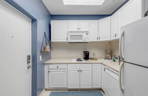 Lenox Park Apartment | Beachfront Bliss in the Heart of Daytona! Directly on the beach. Heated pool.
